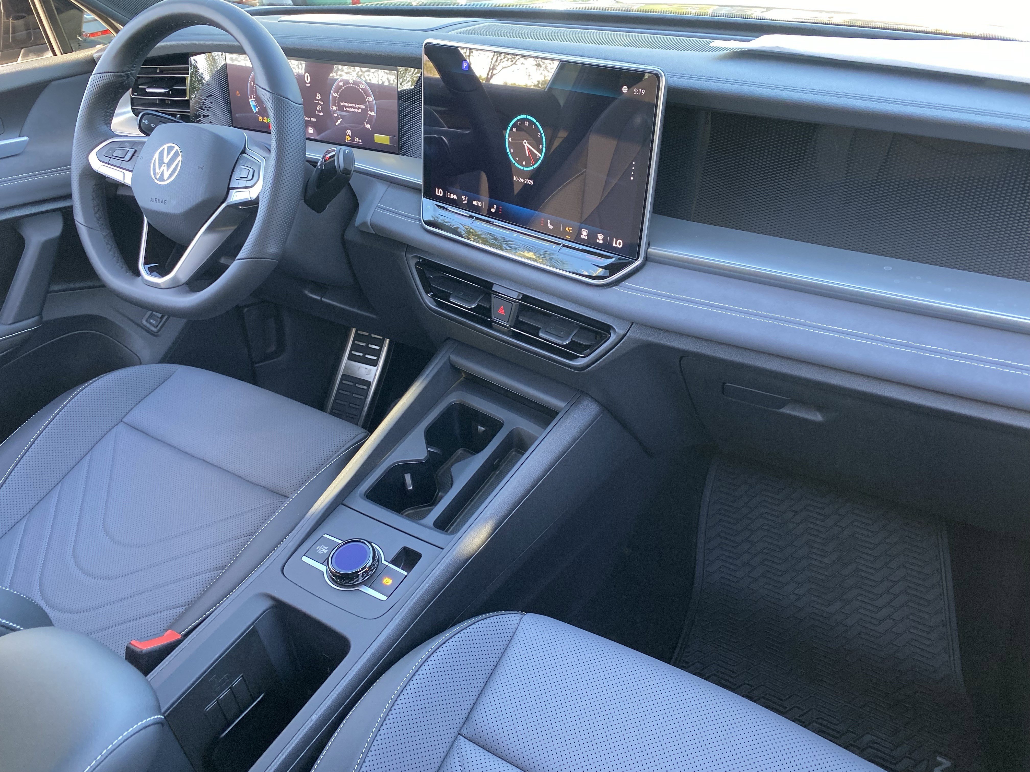2026 Volkswagen Tiguan SE R-LINE BLACK - Photo 8