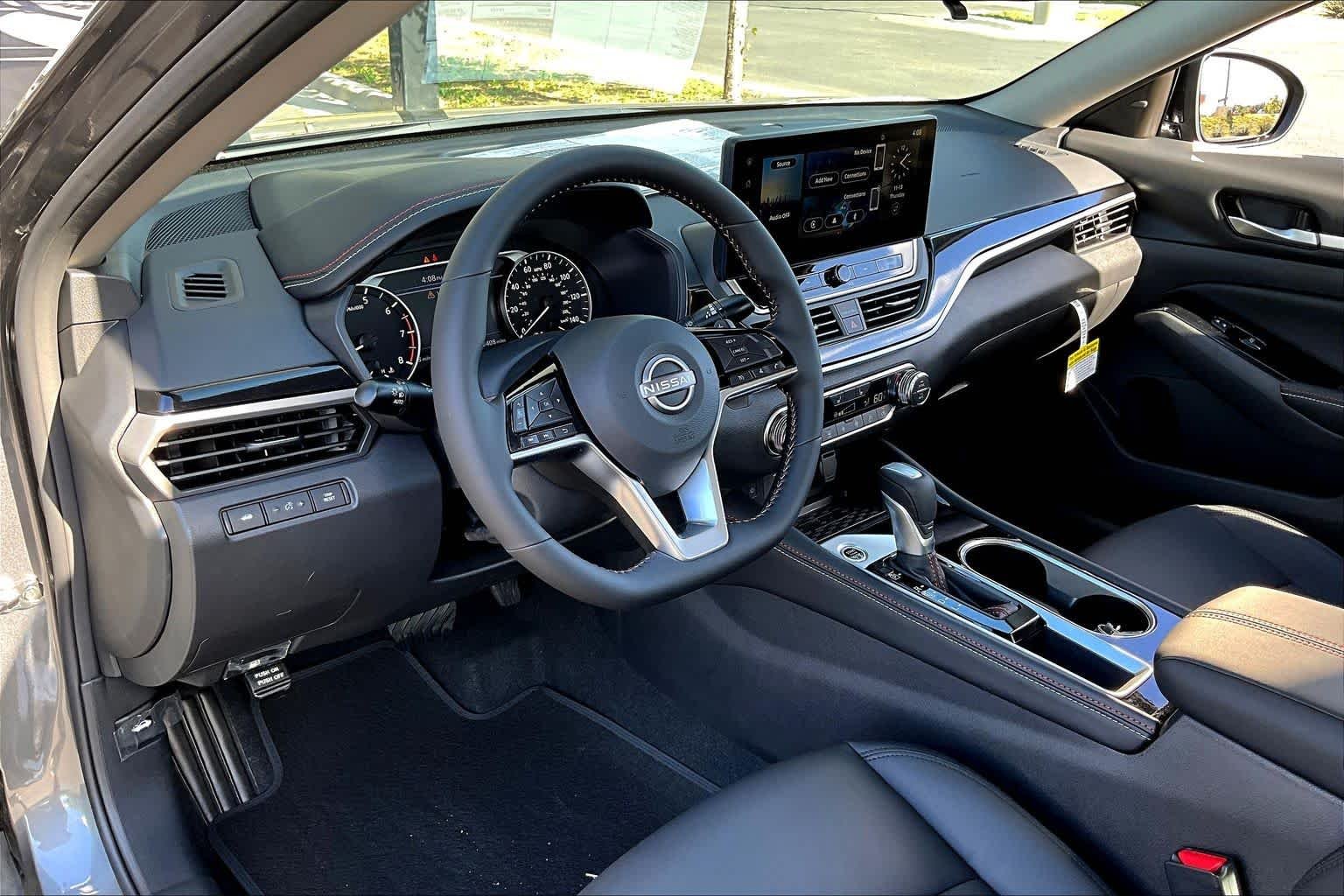 Pre-Owned 2025 Nissan Altima SR