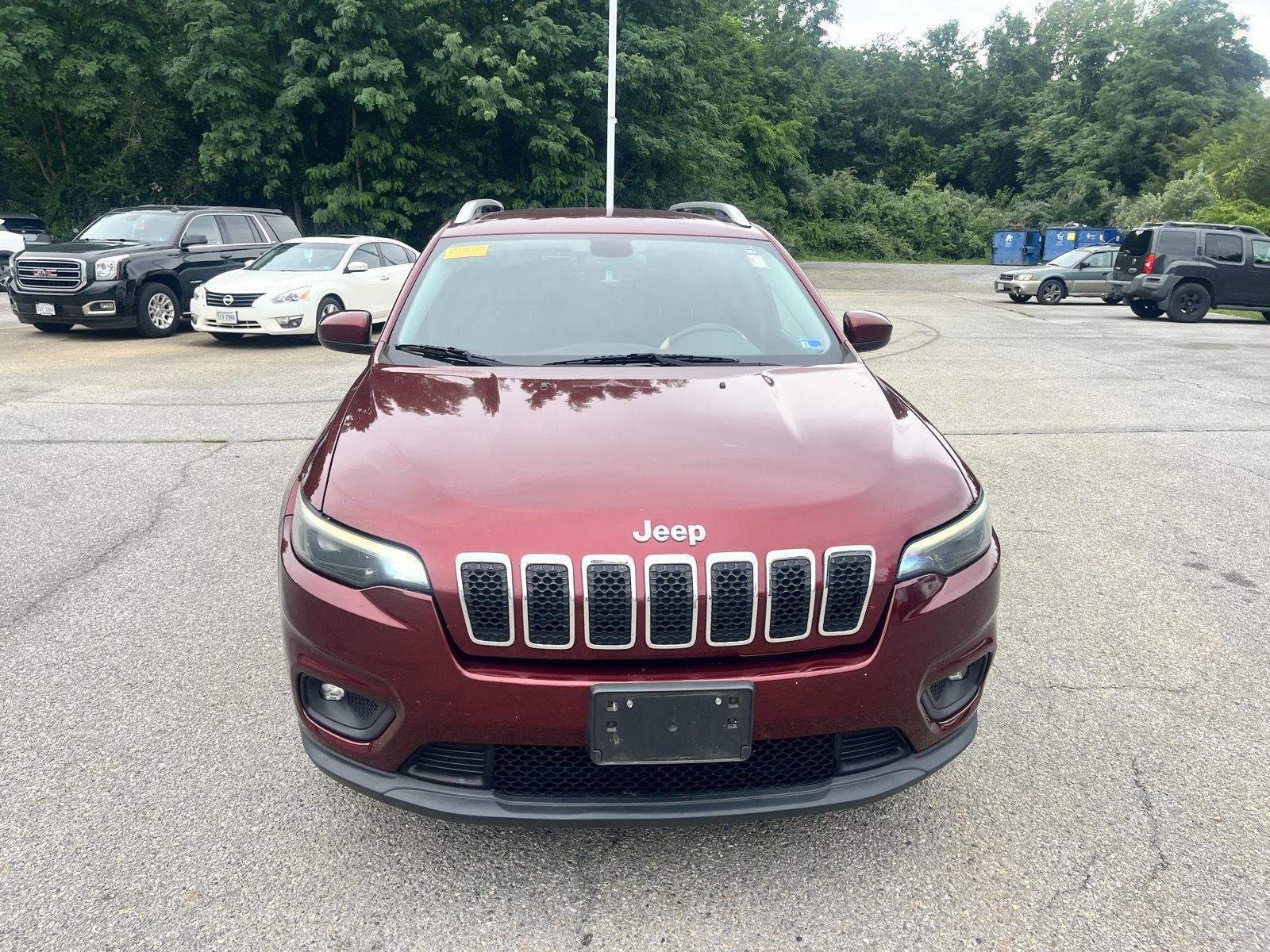 Used 2019 Velvet Red Pearlcoat Jeep Latitude image 2