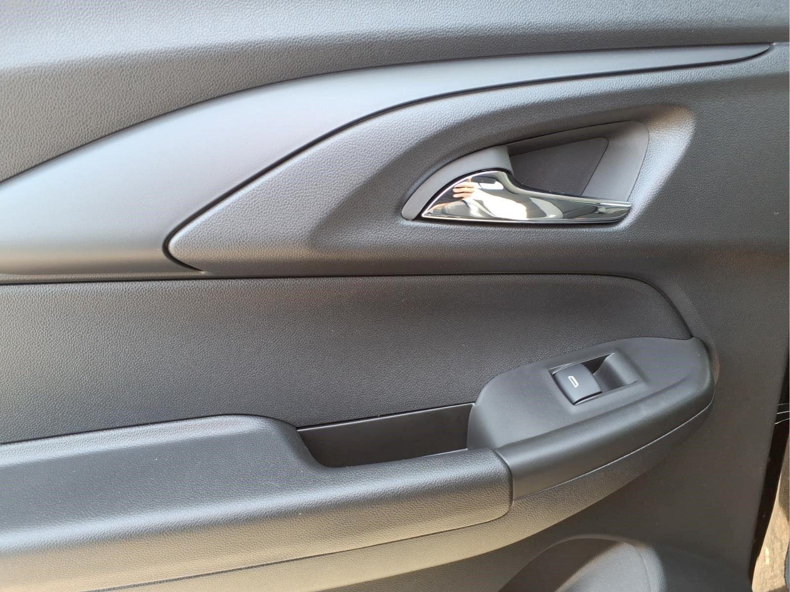 New 2026 Mosaic Black Metallic Chevrolet LT image 9