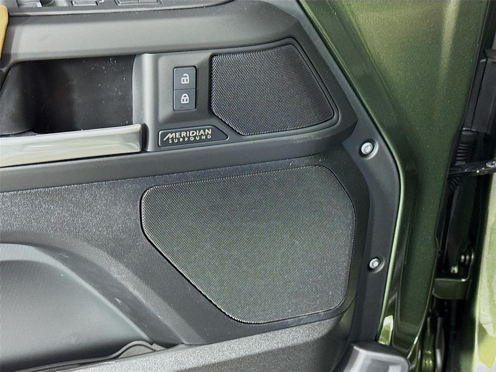Used 2026 Green Land Rover X-Dynamic SE image 21