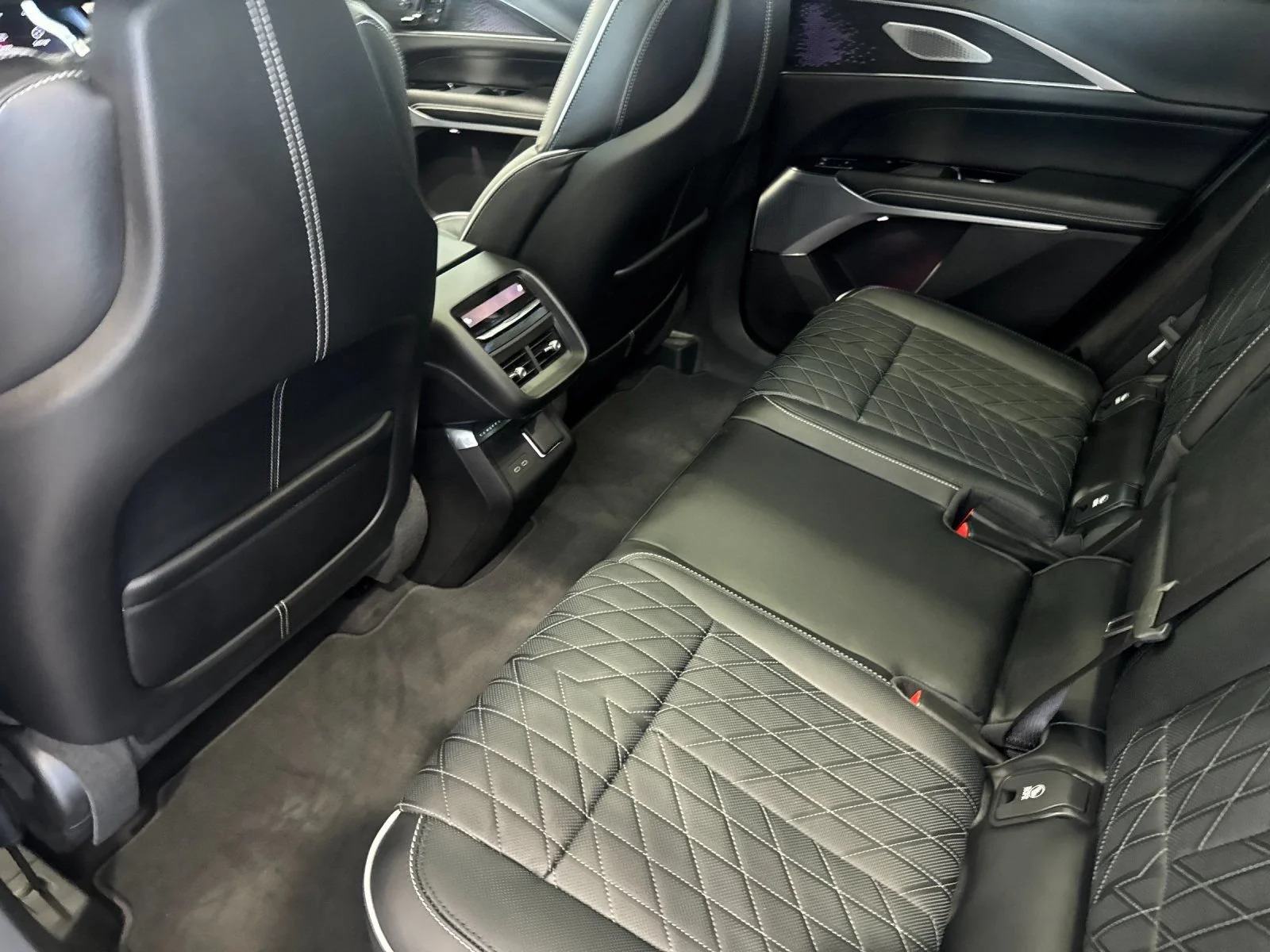 2026 Cadillac LYRIQ V Premium - Photo 11