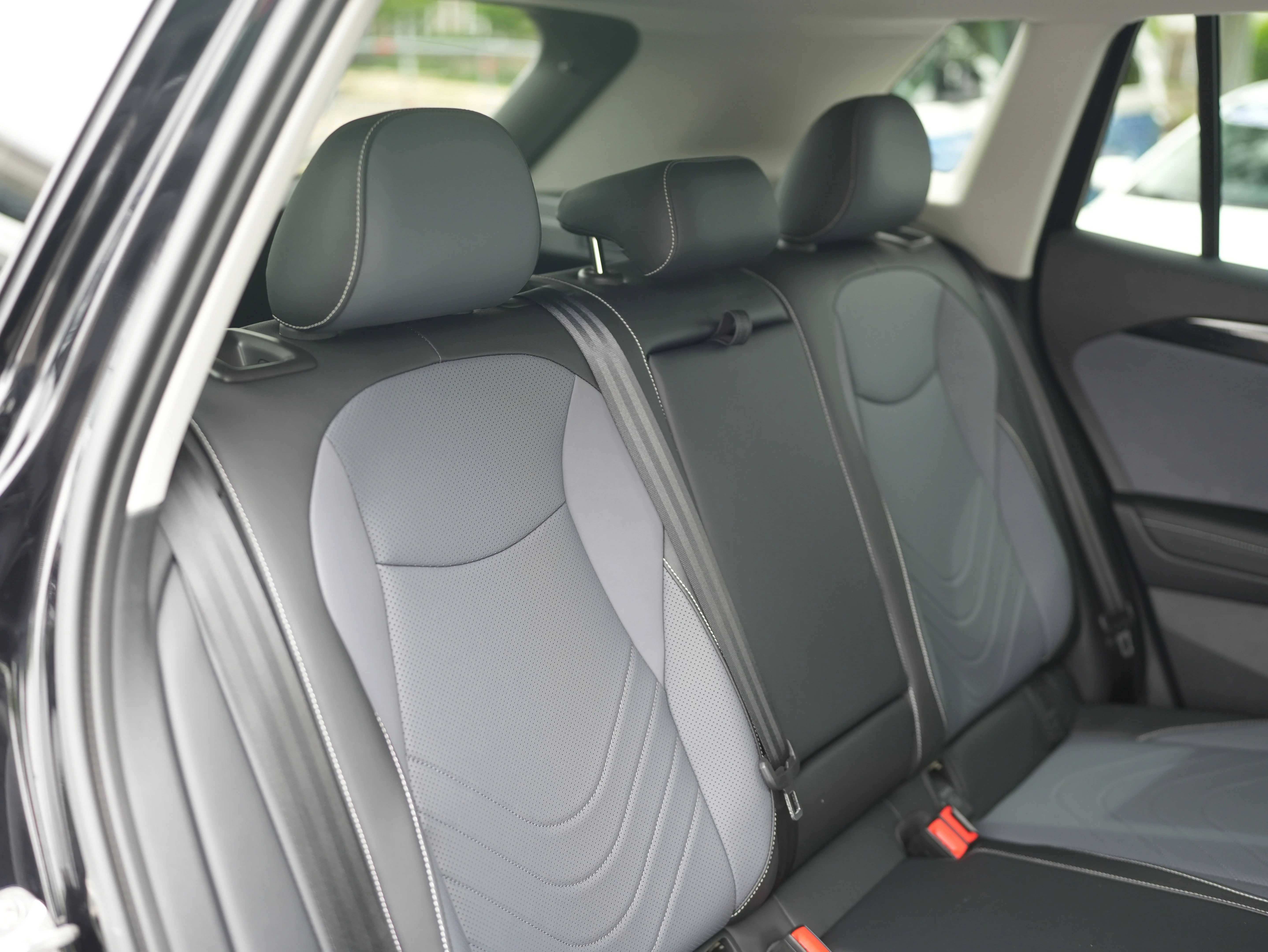 Used 2025 Black Volkswagen SE image 24