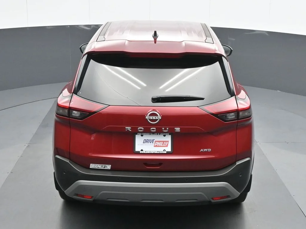 Used 2023 Red Nissan S image 28