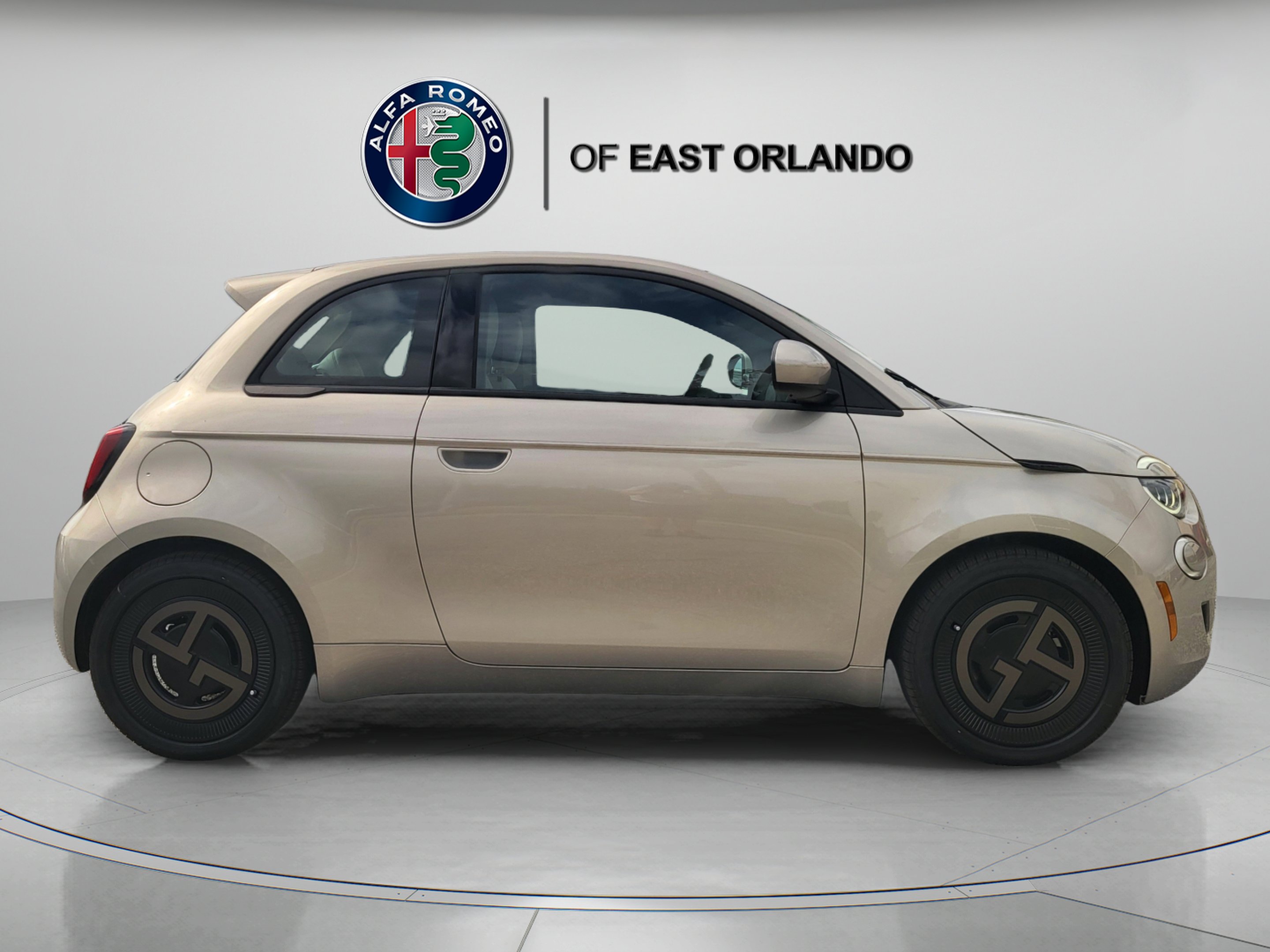 2025 FIAT 500e Base - Photo 9