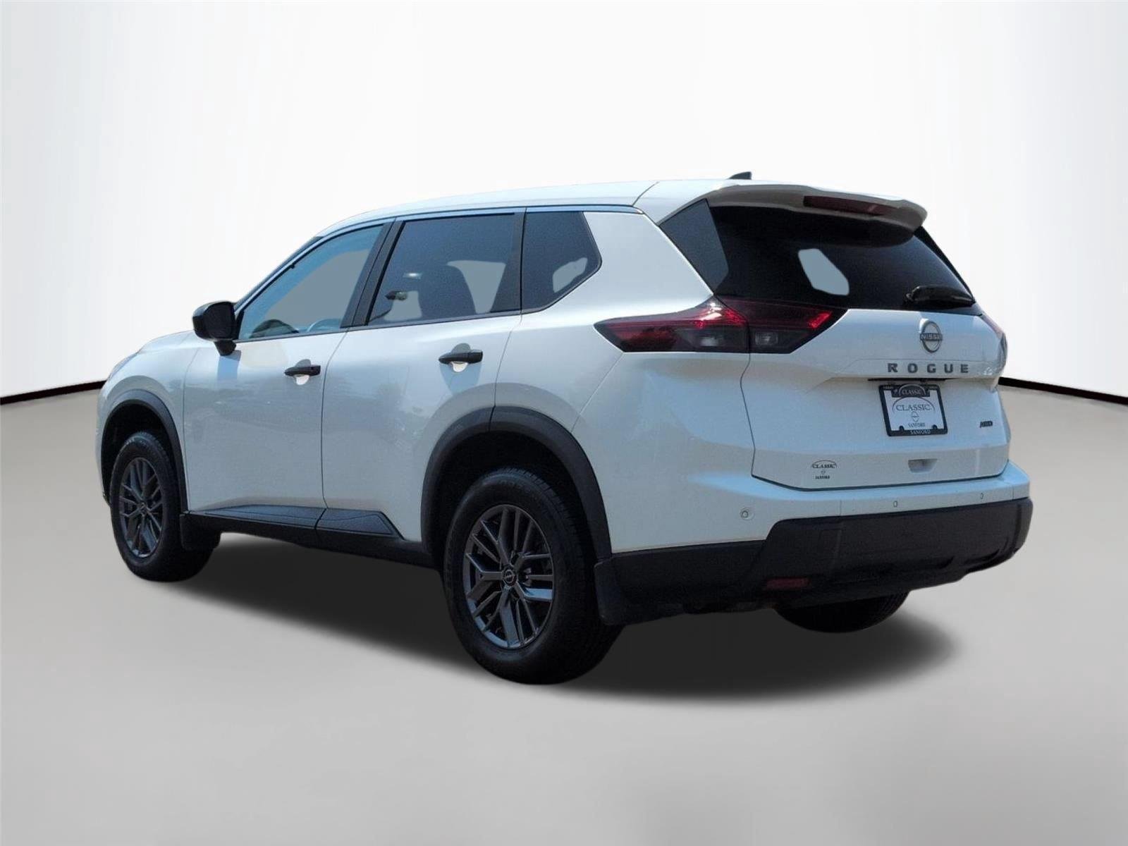 Used 2024 Glacier White Nissan S image 3