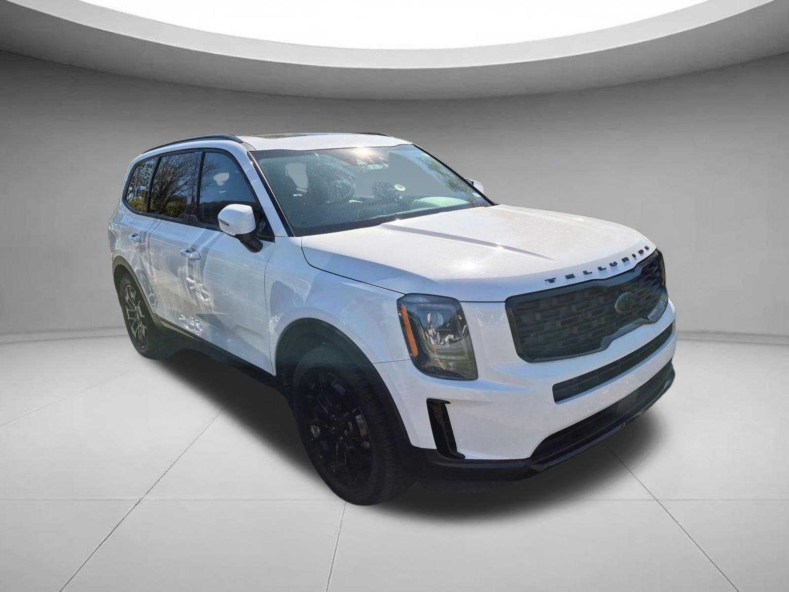 Used 2021 Glacial White Pearl Kia EX image 3