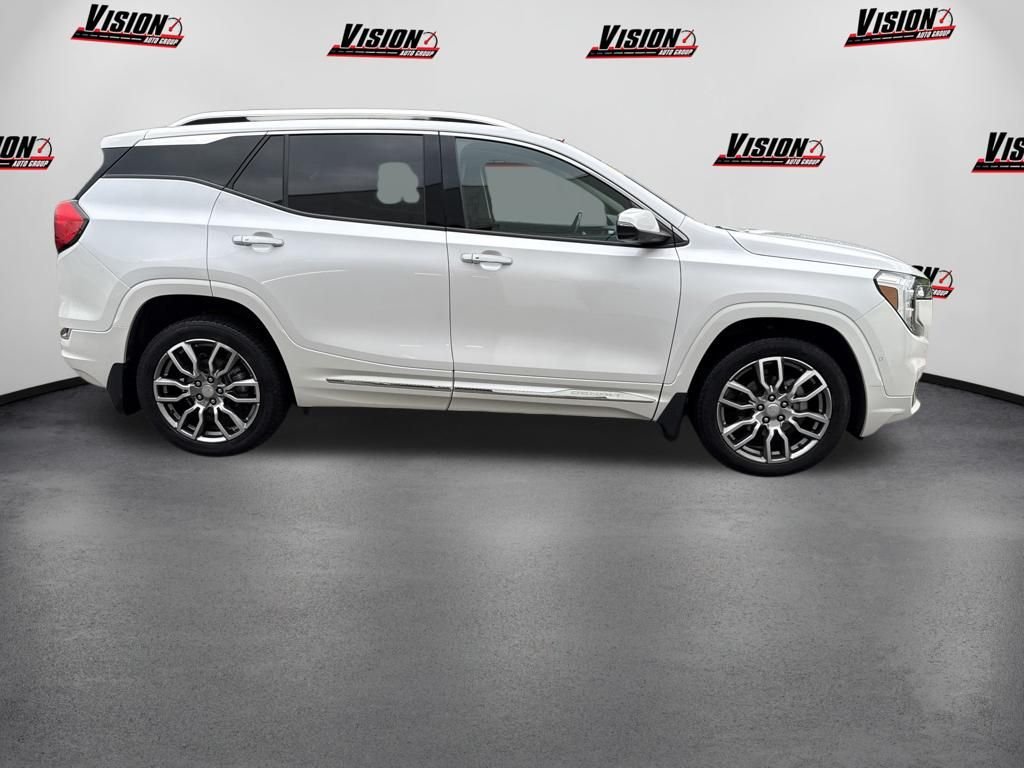 Used 2022 White GMC Denali image 4