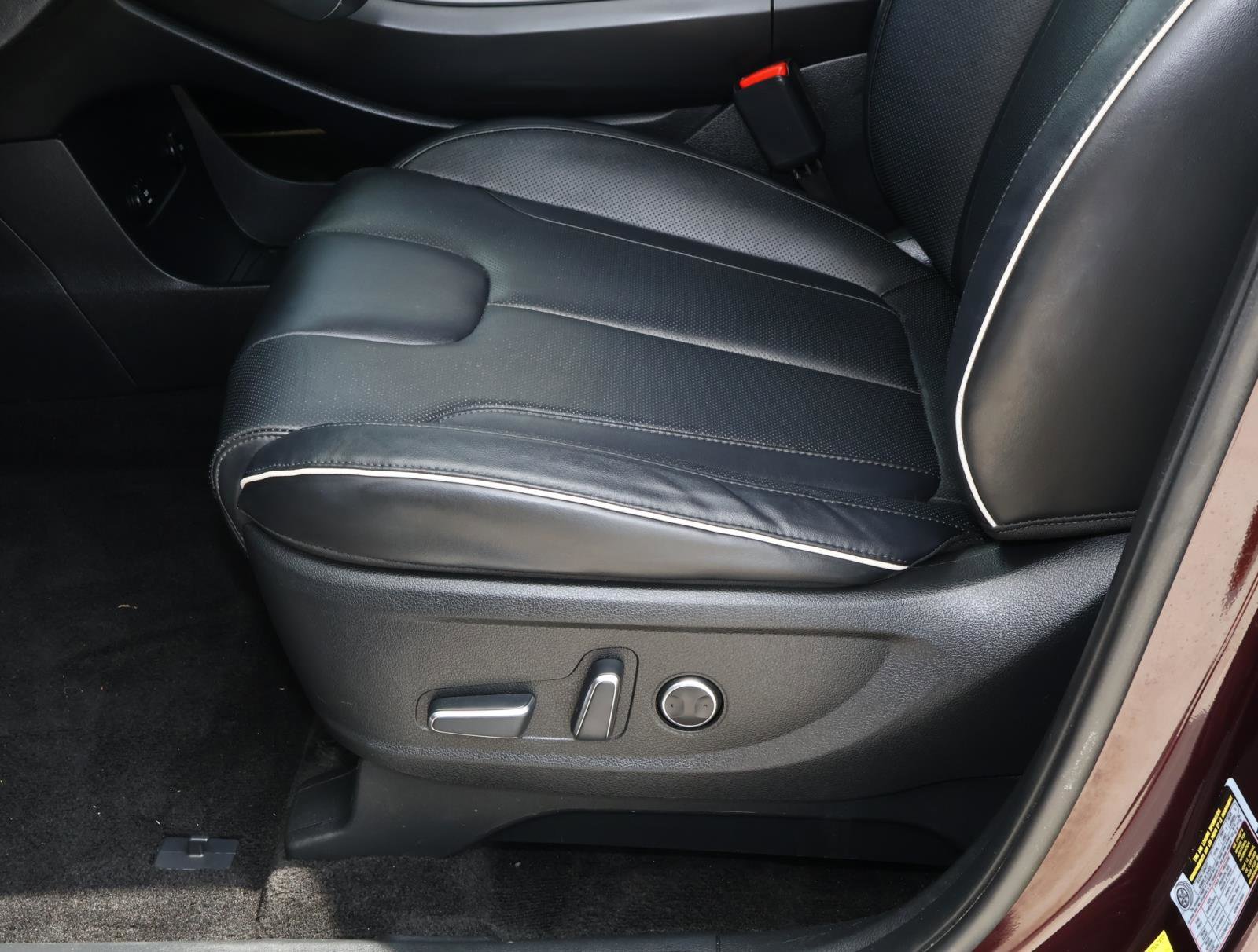 Used 2023 Sierra Burgundy Hyundai SEL image 14