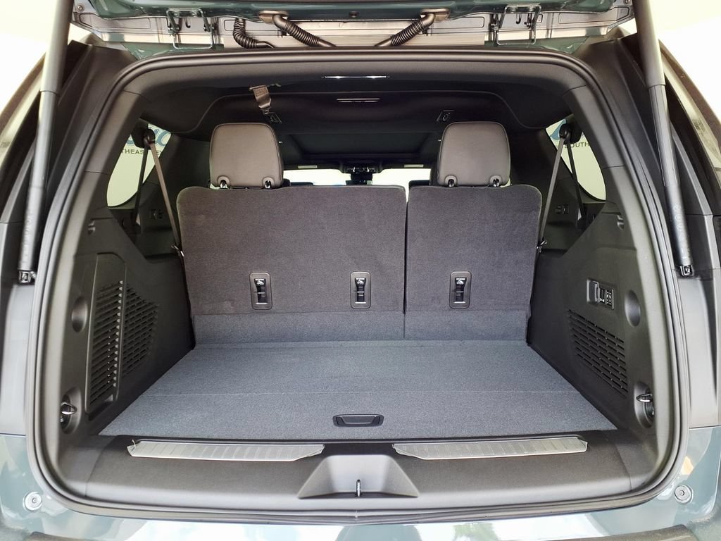 2026 Chevrolet Suburban Z71 - Photo 8
