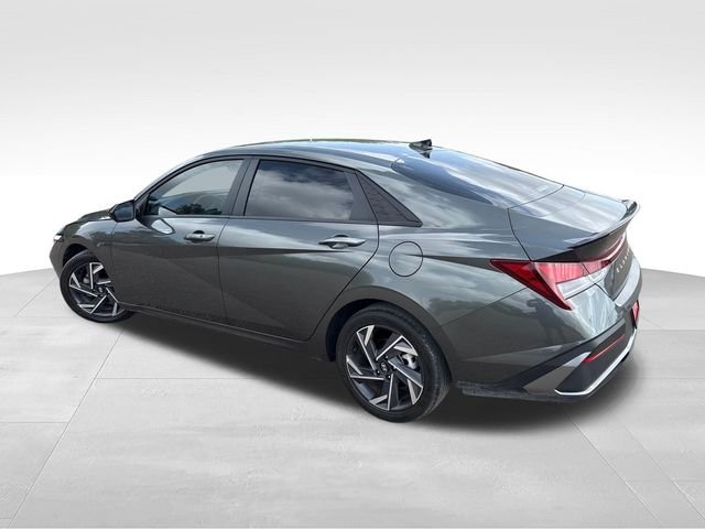Used 2025 Gray Hyundai SEL Sport image 5