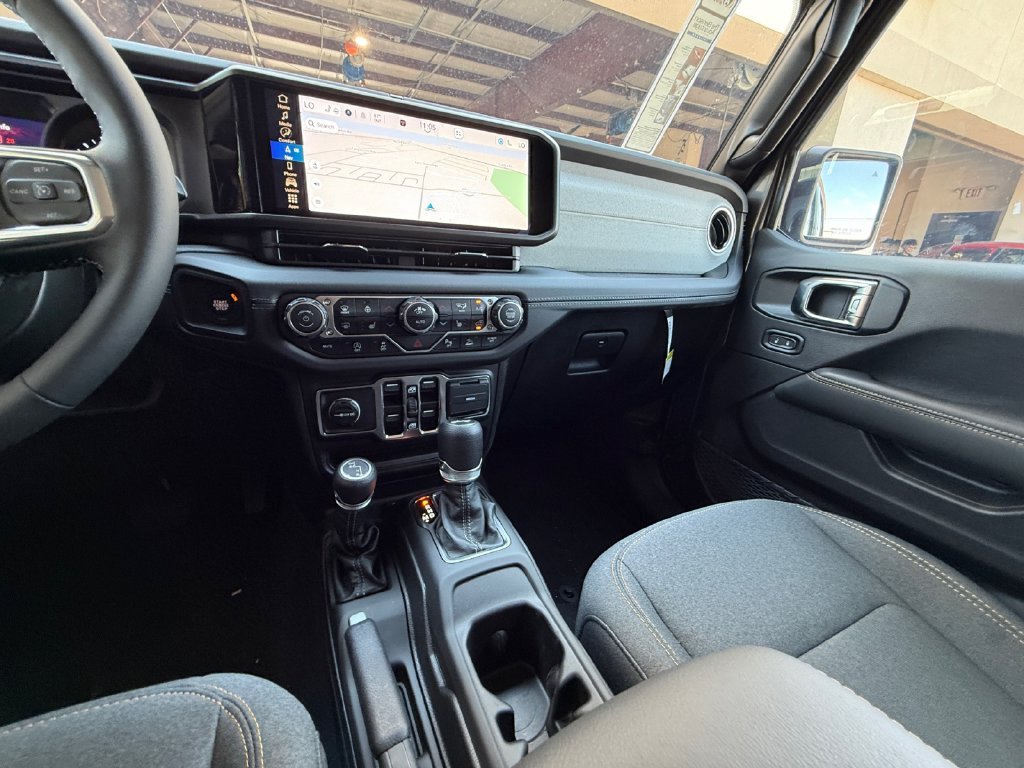 2025 Jeep Wrangler 4-Door Sahara - Photo 15
