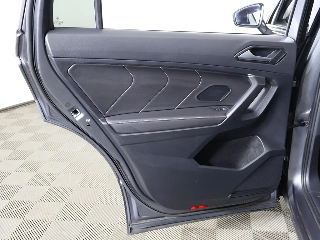 Used 2023 Platinum Gray Metallic Volkswagen 2.0T SE image 25
