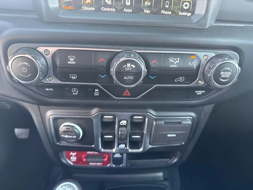 Used 2023  Jeep Mojave image 19