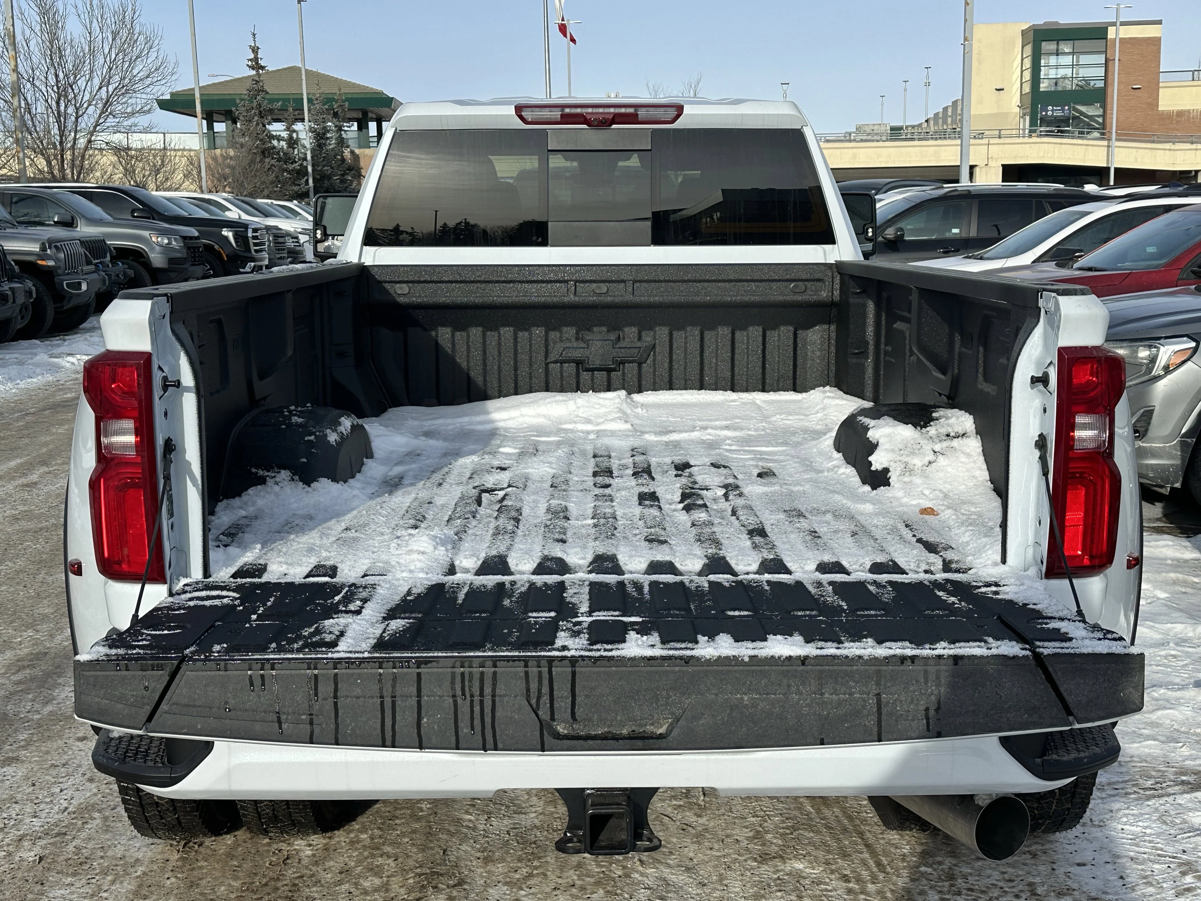 New 2026 Polar White Tricoat Chevrolet High Country image 10