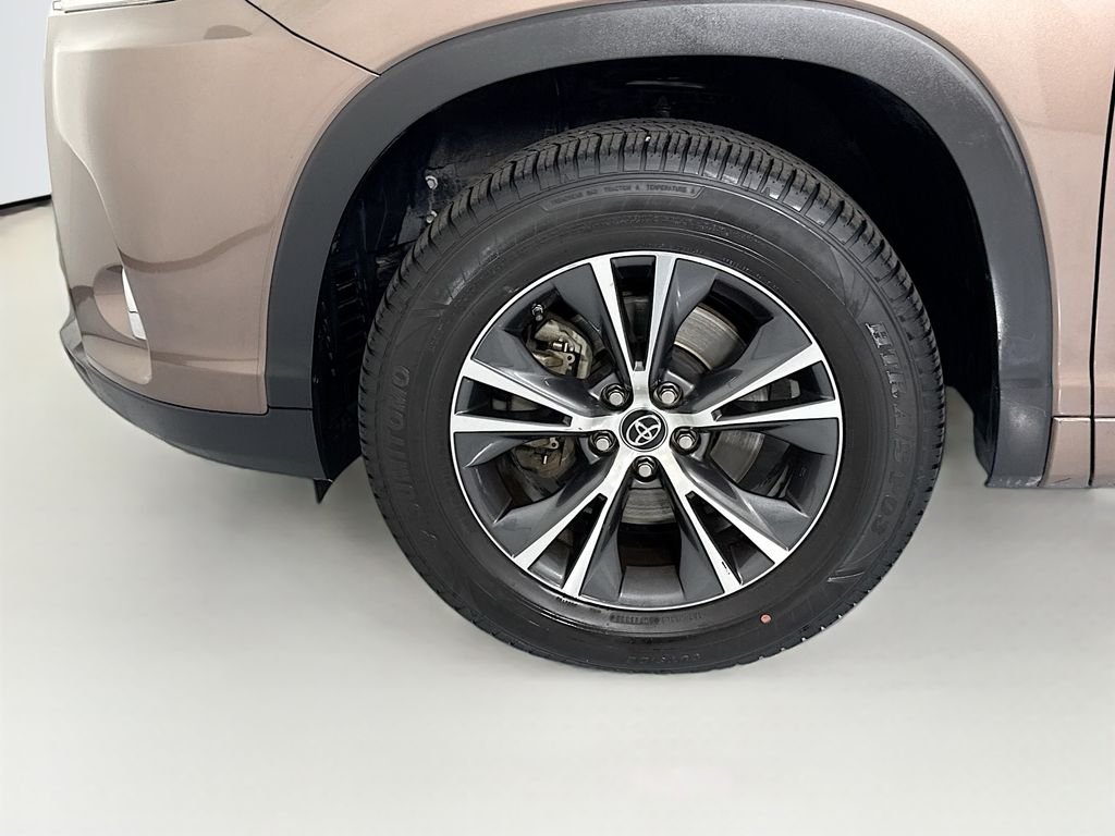 Used 2018 Walnut Toyota LE Plus image 30