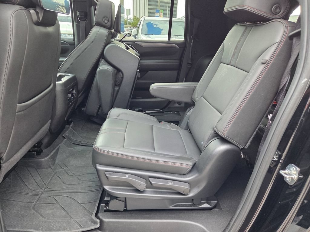 2024 Chevrolet Suburban RST - Photo 8