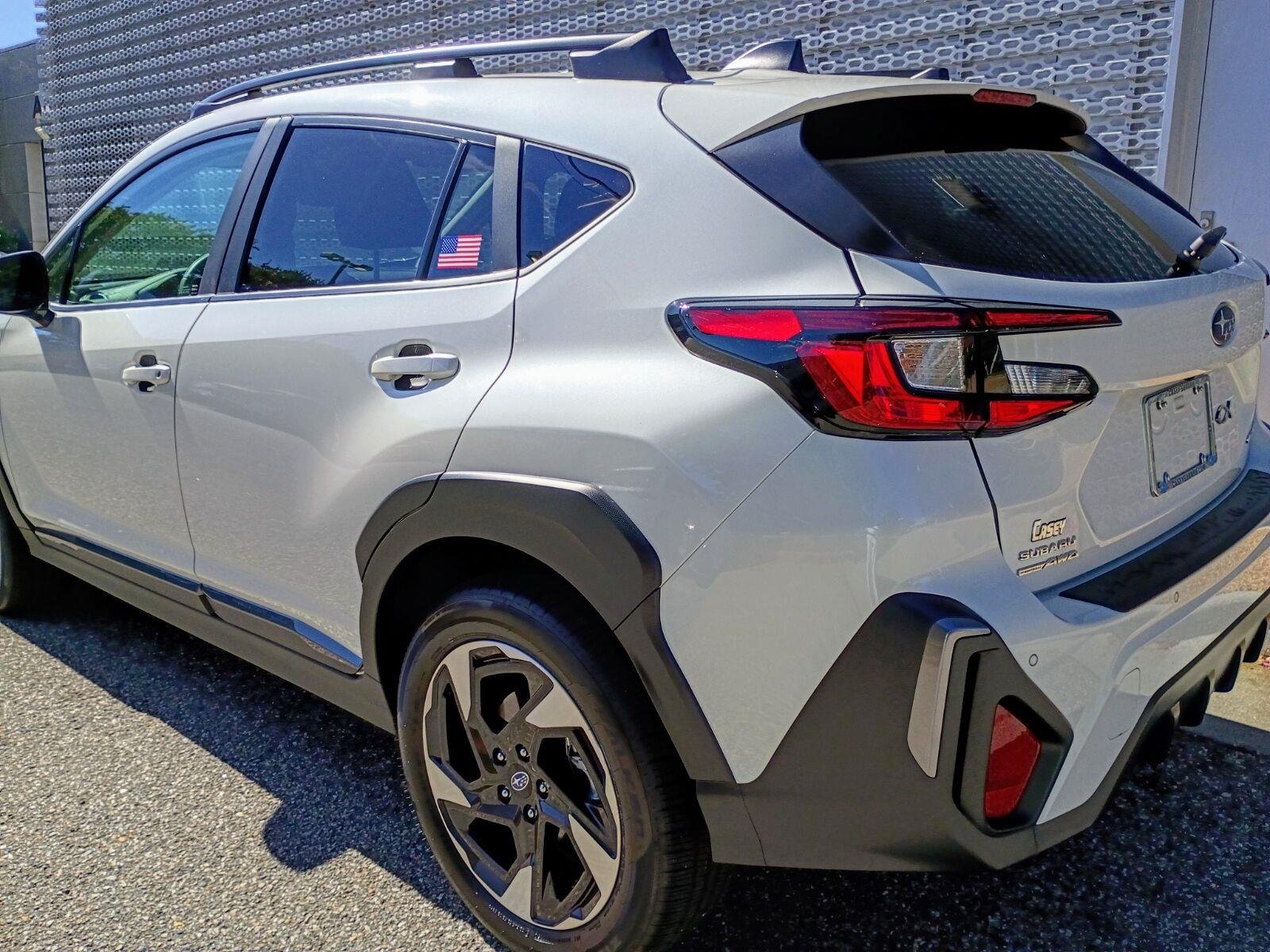 Used 2025 Crystal White Pearl Subaru Limited image 3