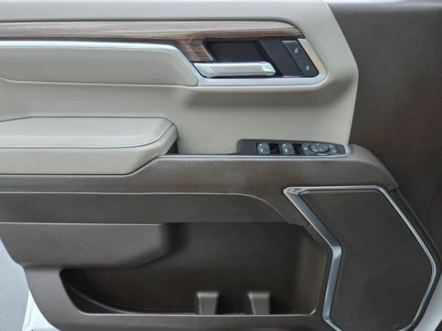 Used 2025 White Chevrolet LT image 36