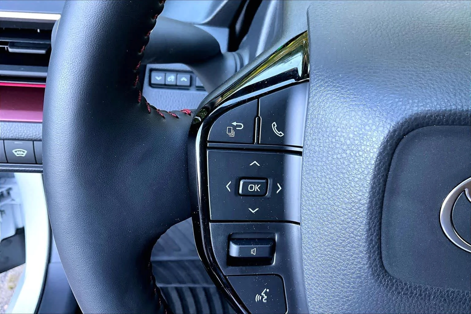 2026 Toyota Prius Plug-in Hybrid XSE - Photo 22