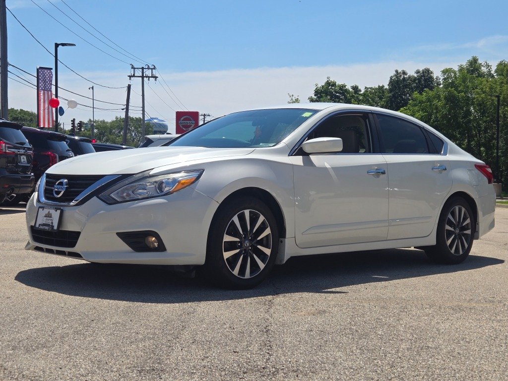 Used 2016 White Nissan 2.5 SV image 4
