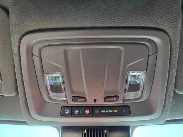 Used 2025 White Chevrolet LT image 27
