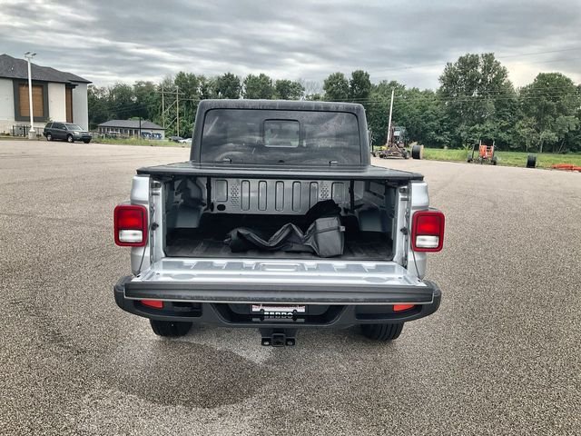 Used 2022 Silver Zynith Clearcoat Jeep Overland image 30