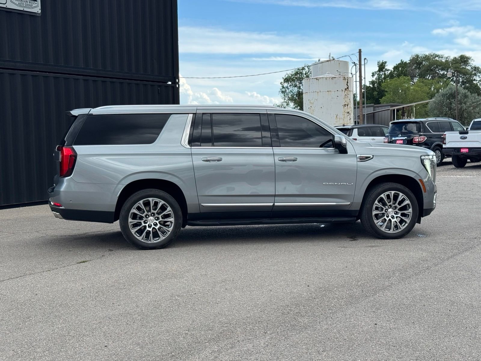 Used 2025 Silver GMC Denali image 5