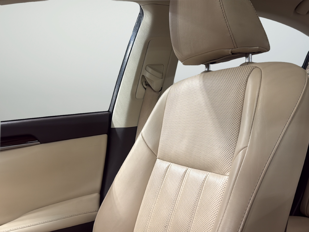 Used 2017 White Lexus 350 image 33