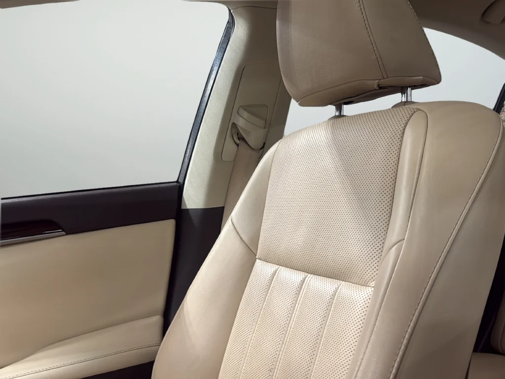 Used 2017 White Lexus 350 image 33