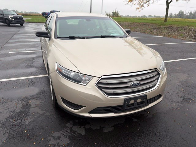Used 2017 White Gold Metallic Ford SE image 5