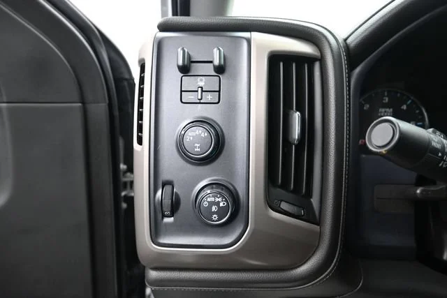 Used 2018 QUICKSILVER METALLIC GMC Denali image 13