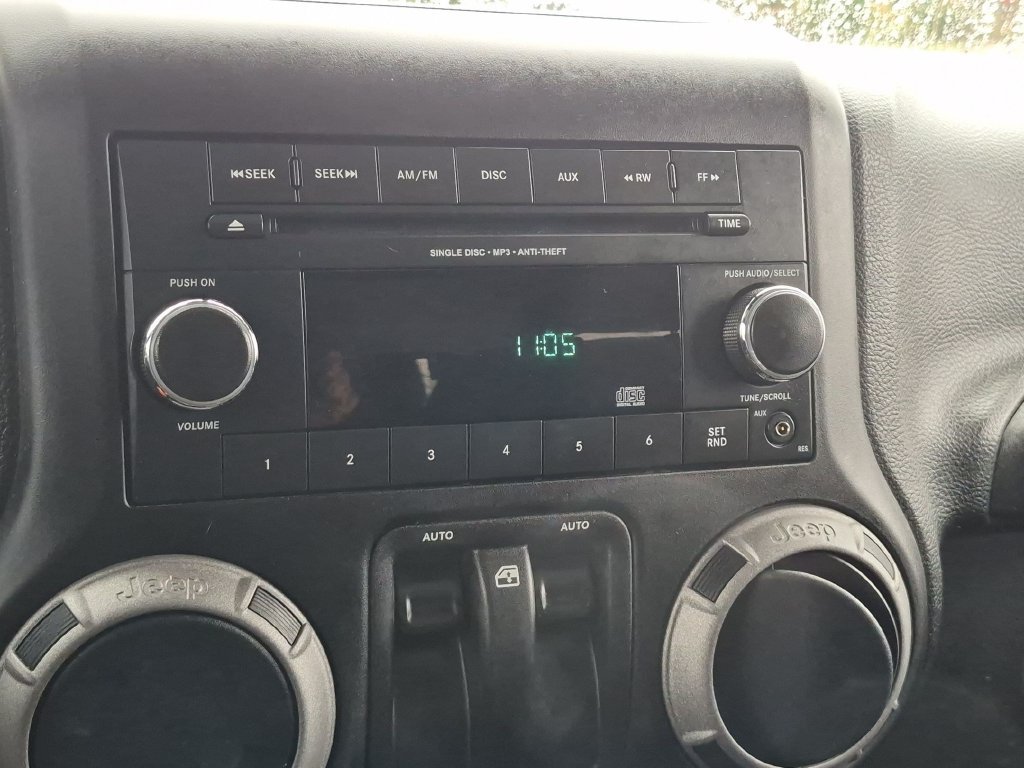 Used 2014 Gray Jeep Sport image 18