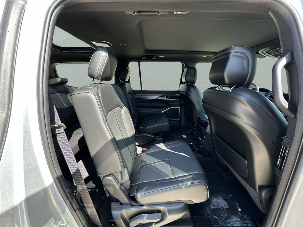 New 2026 Silver-Zynith Exterior Paint Jeep Upland image 33