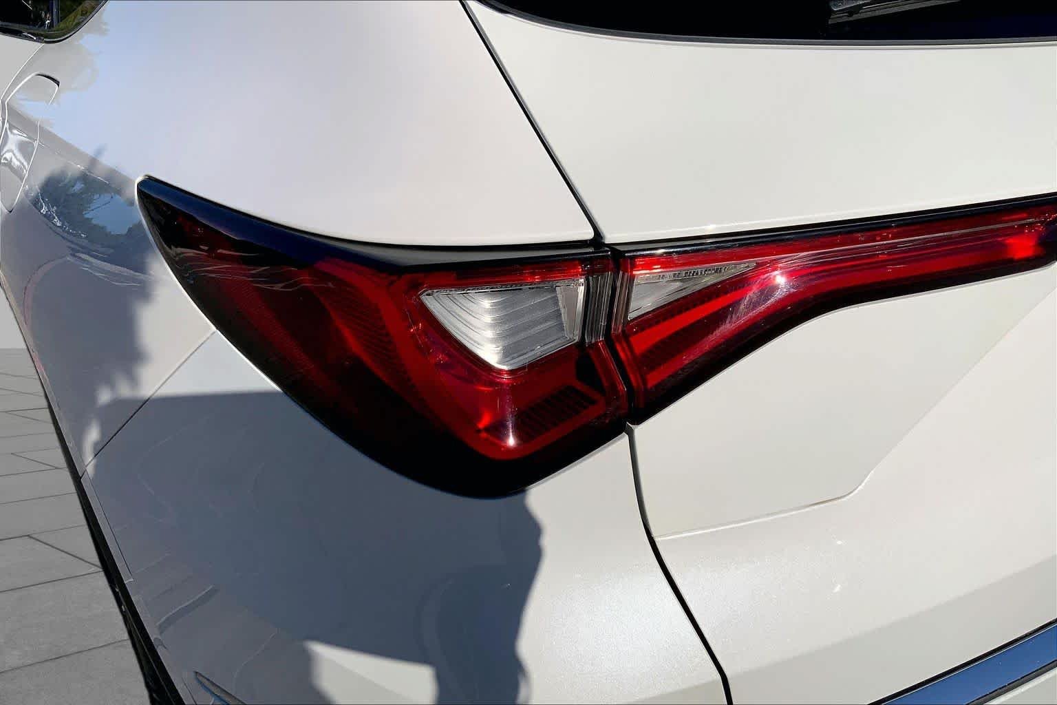 Used 2024 Platinum White Pearl Acura w/Technology Package image 29