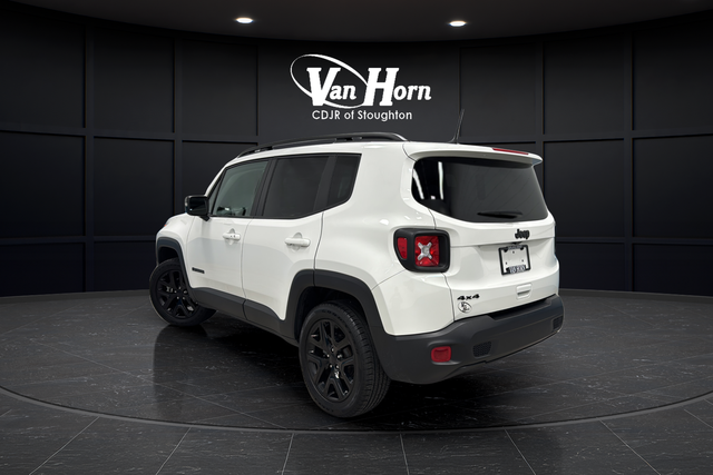 Used 2023 Alpine White Clearcoat Jeep Altitude image 5