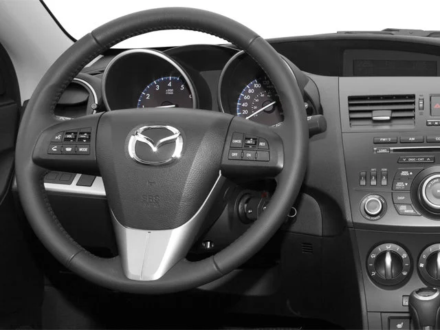 Used 2013  Mazda i Touring image 6