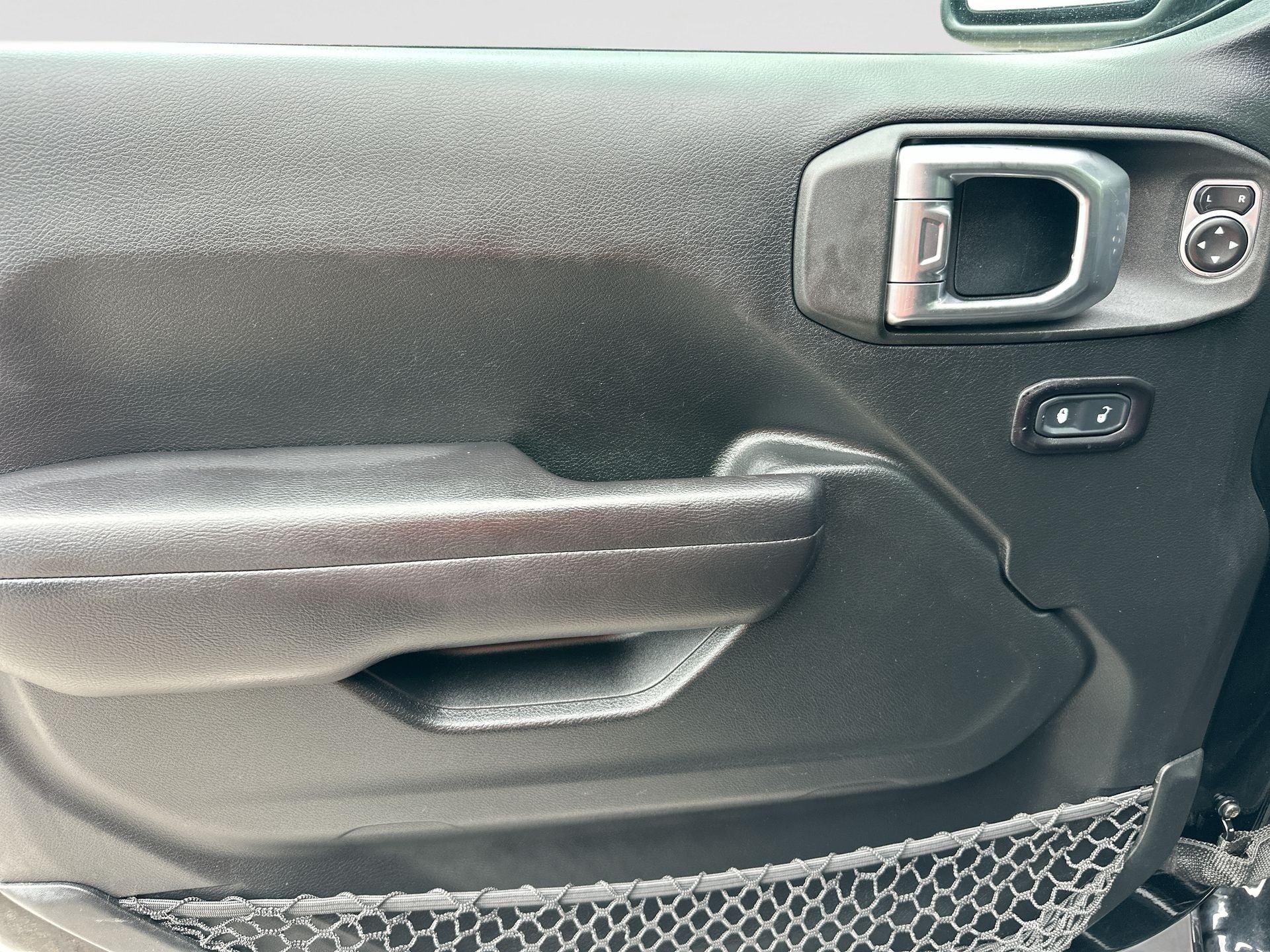 Used 2018 Black Jeep Sport S 4x4 image 22