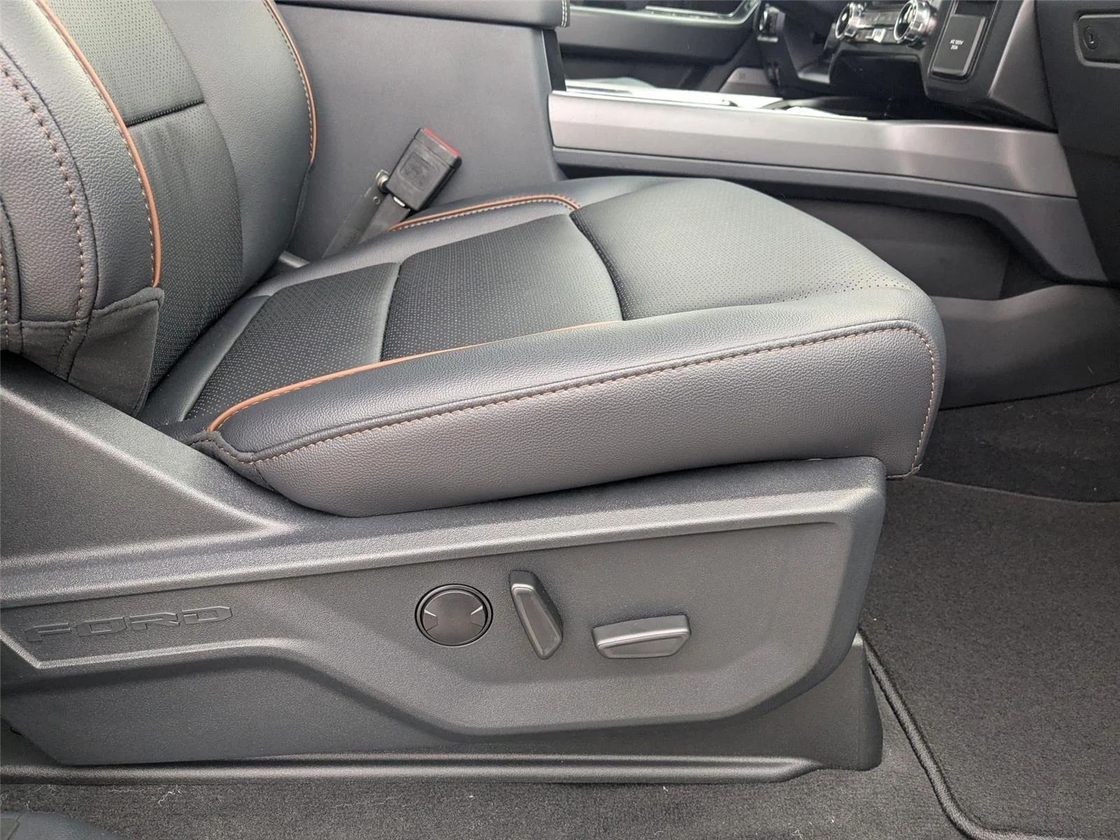 2025 Ford F-350 Super Duty Lariat - Photo 37