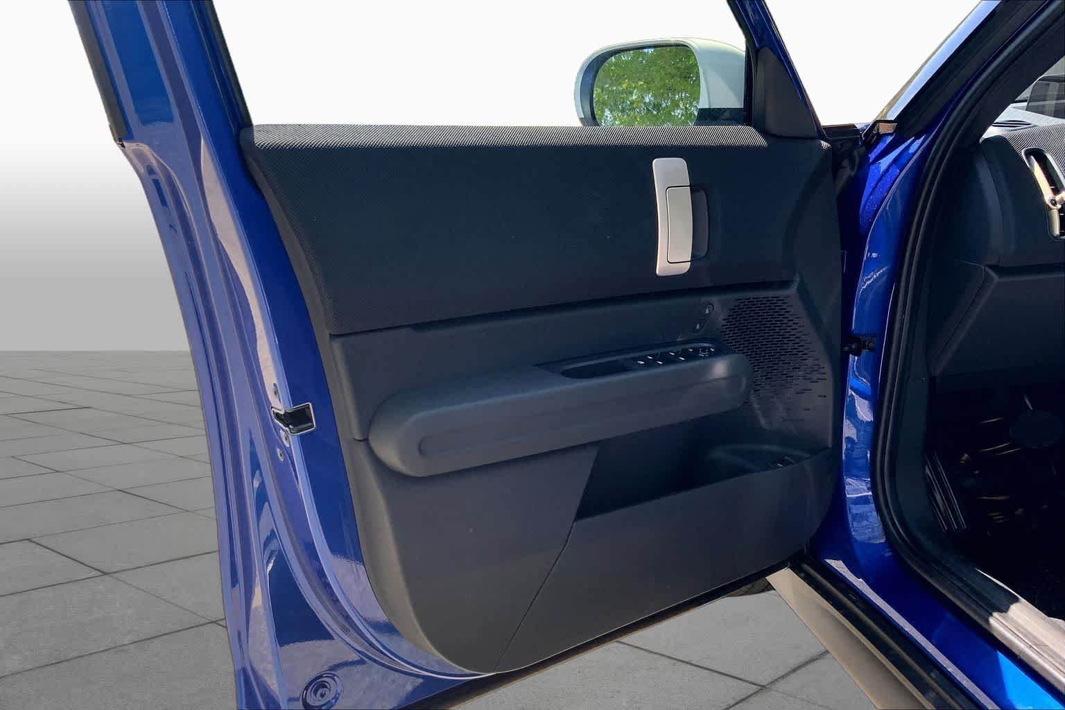 New 2027 Blazing Blue Metallic MINI Signature Plus image 10
