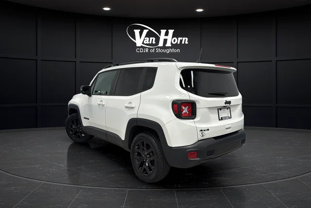 Used 2023 Alpine White Jeep Altitude image 5