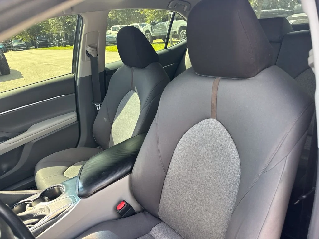 Used 2018 Gray Toyota LE image 10