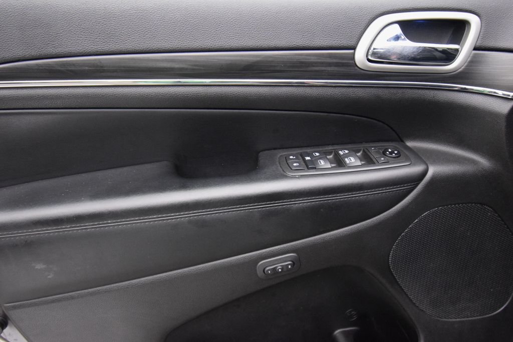 Used 2021 Gray Jeep Limited image 22