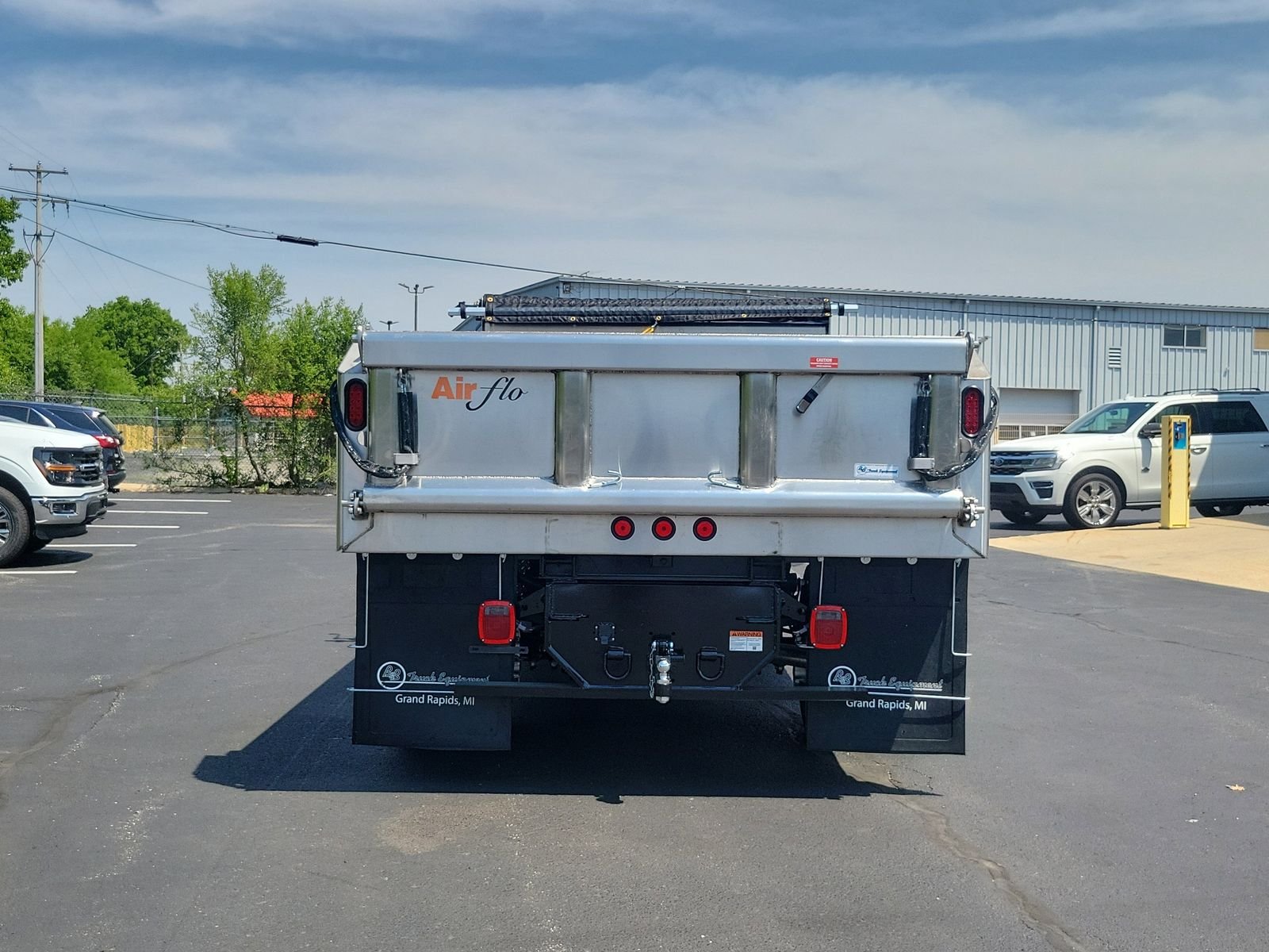 New 2026 Oxford White Ford F-550® XL image 34