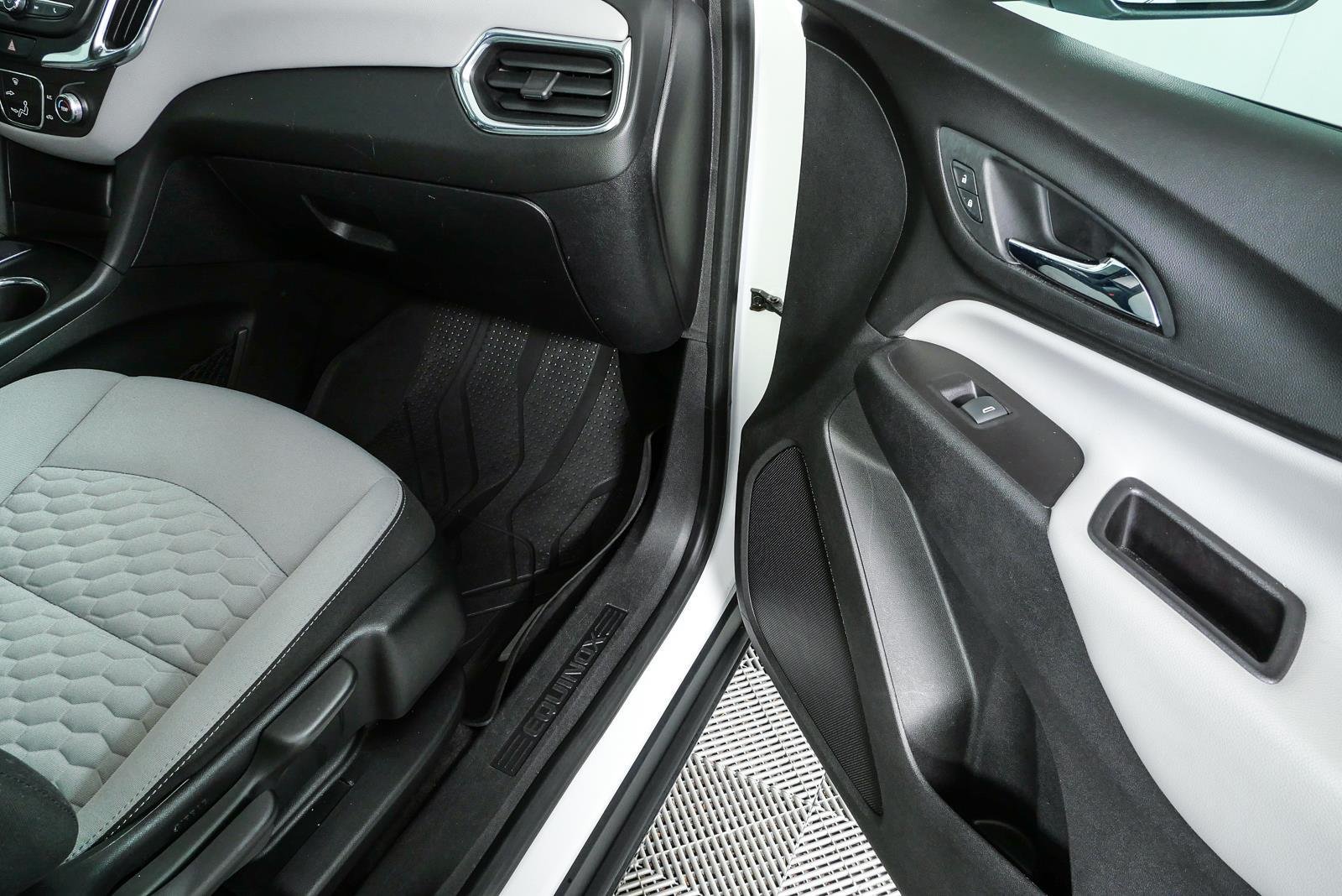 Used 2018 SUMMIT WHITE Chevrolet LS image 22