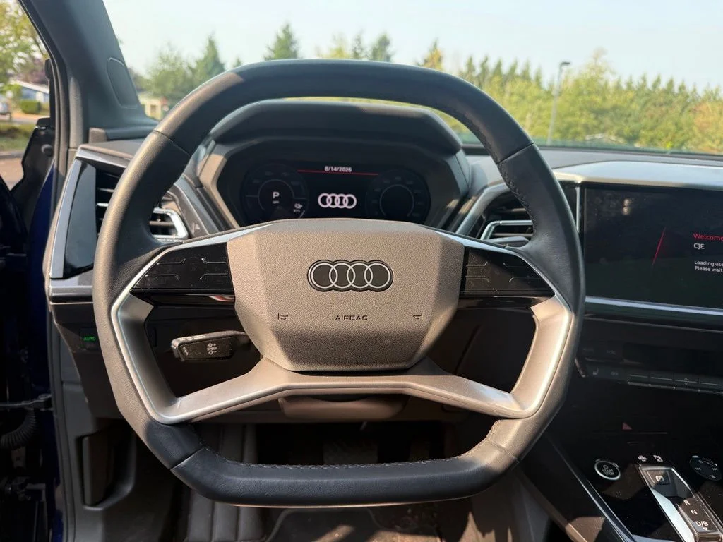 Used 2023 Navarra Blue Metallic Audi Premium image 10