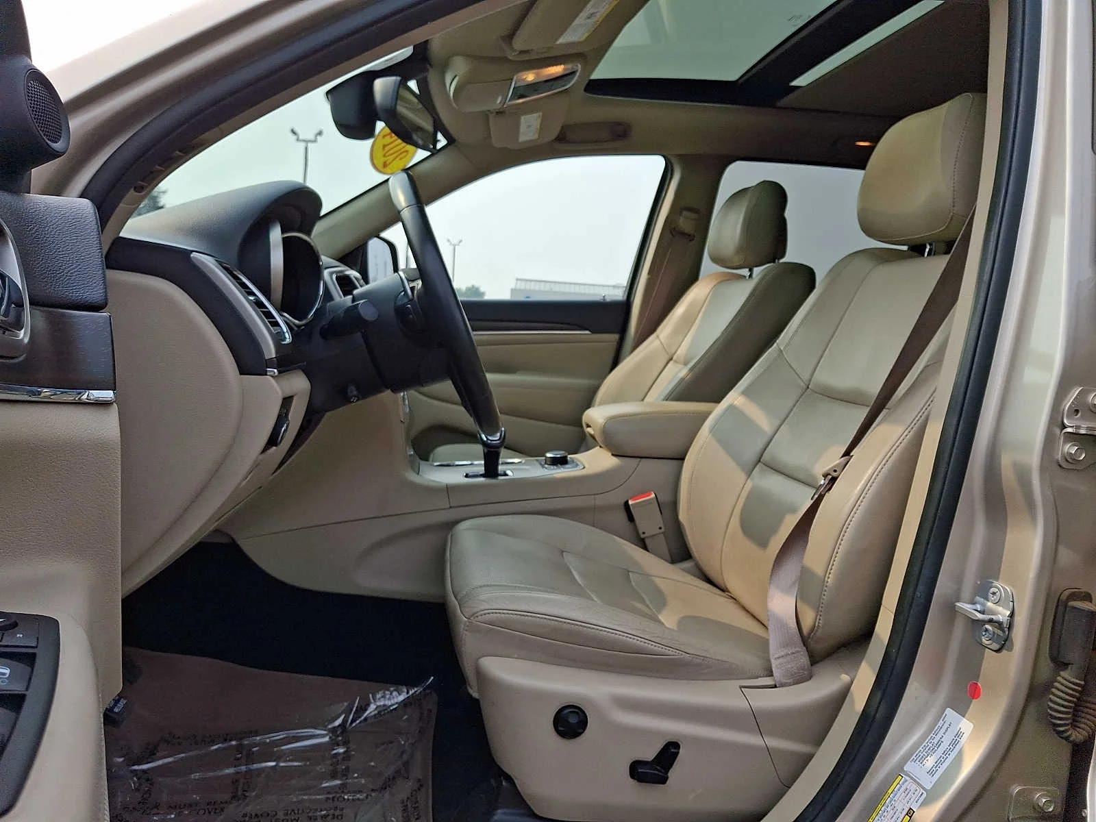 Used 2014 Cashmere Pearlcoat Jeep Limited image 13