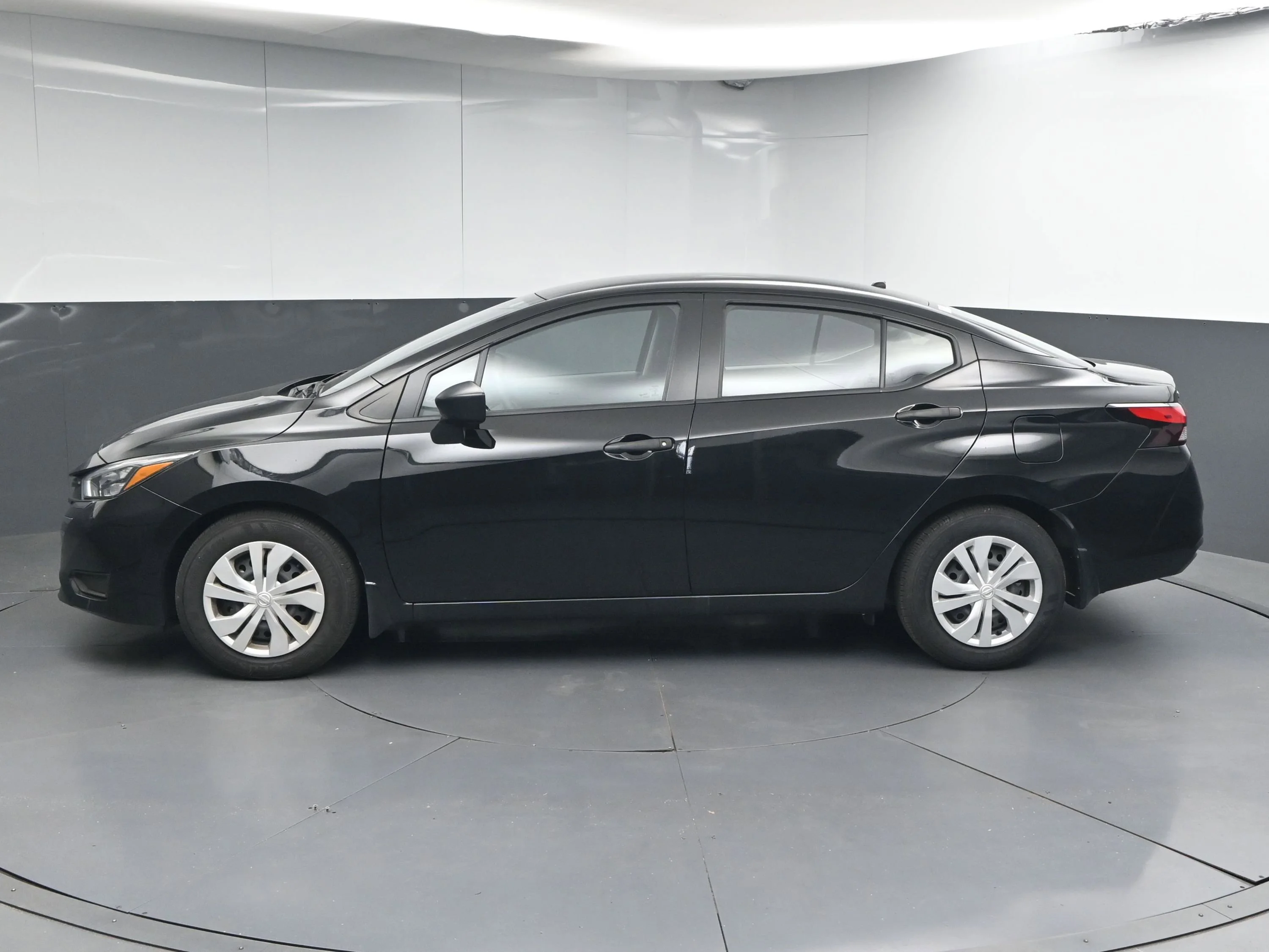 2025 Nissan Versa Sedan S - Photo 4