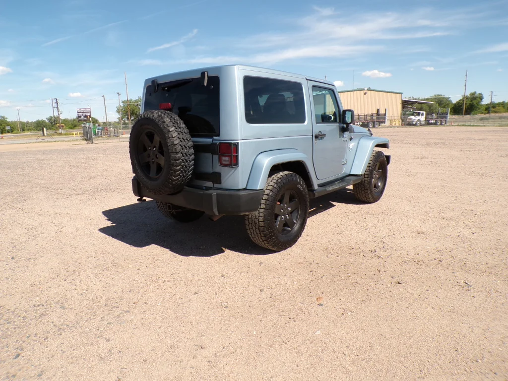 Used 2012 Grey Jeep Arctic image 7
