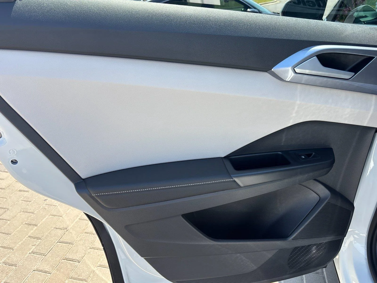 New 2026 Pure White Volkswagen SEL image 32